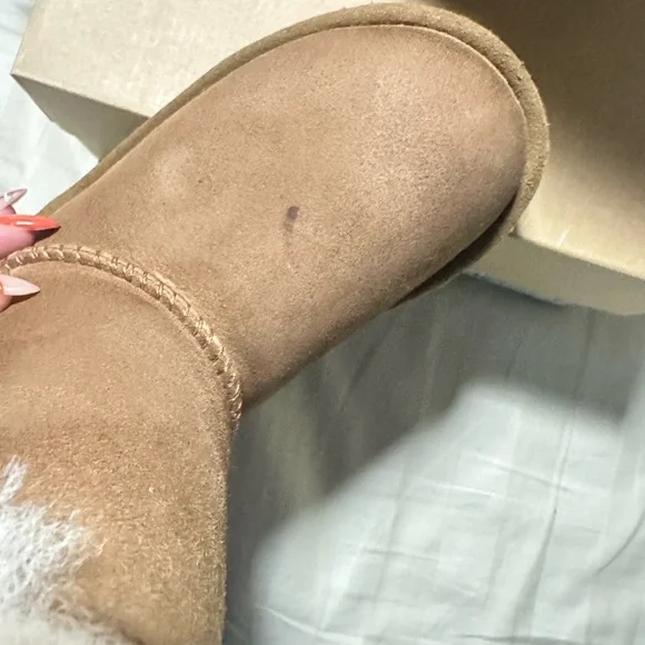 Girls Ugg Boots - Picture 3 of 7